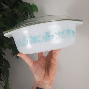 Pyrex Bluebird Oval Casserole 1.5 qt Turquoise White Glass Lid